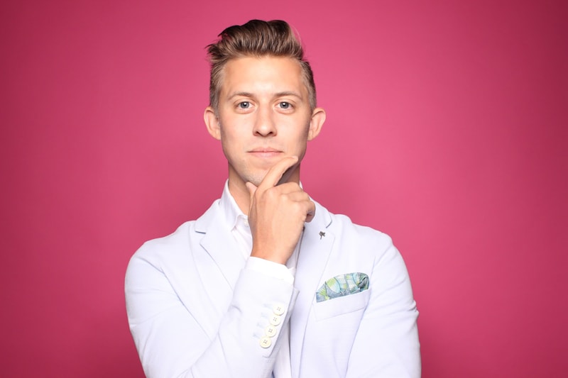 Dr. Mateo Fuentes, Dermatólogo holístico